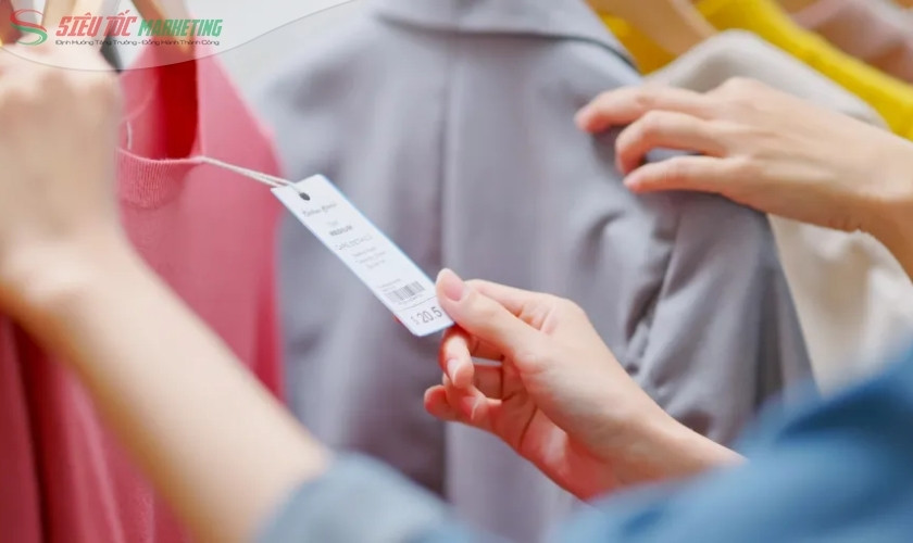 Chiến lược dẫn đầu về chi phí giúp doanh nghiệp thu hút nhóm đối tượng nhạy cảm giá