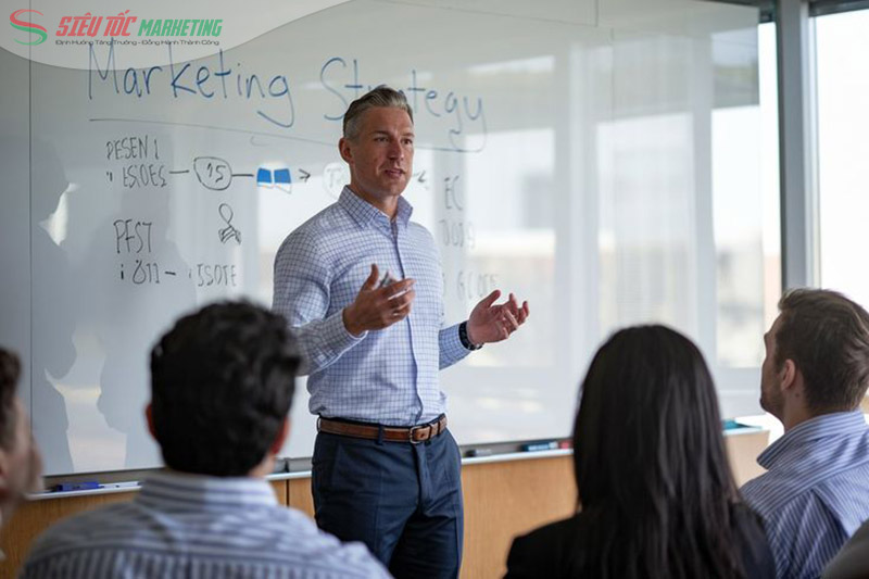 Giám đốc Marketing là gì