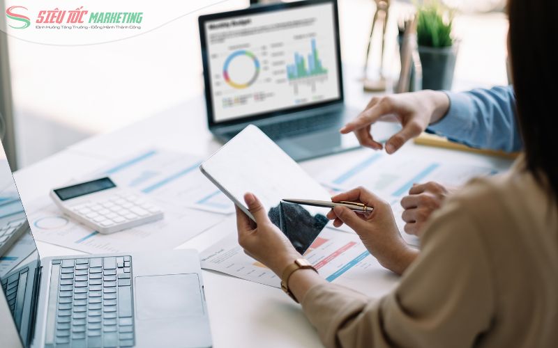 Thực tập sinh marketing hỗ trợ làm báo cáo