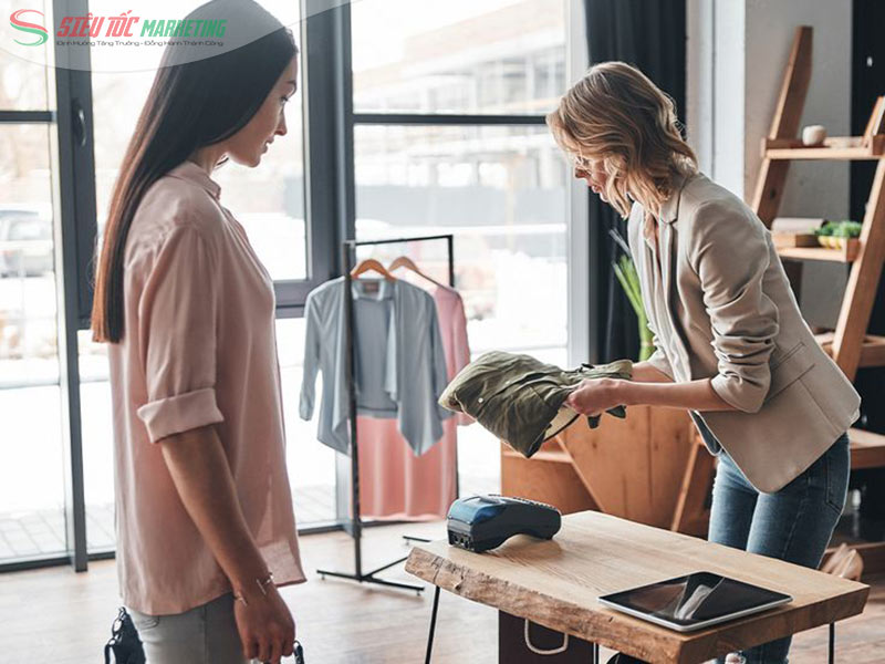 Khách hàng tiềm năng (potential customers) Khách hàng tiềm năng (potential customers)