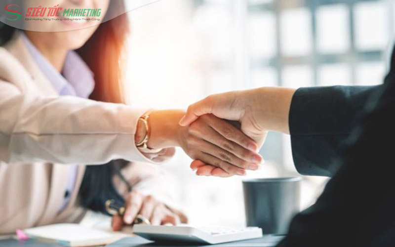 Tuyển dụng và đào tạo nhân viên là hai yếu tố quan trọng Tuyển dụng và đào tạo nhân viên là hai yếu tố quan trọng