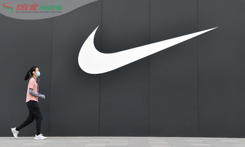 Dựa trên insight khách hàng, Nike đã phát hành nhiều chiến dịch quảng cáo Dựa trên insight khách hàng, Nike đã phát hành nhiều chiến dịch quảng cáo