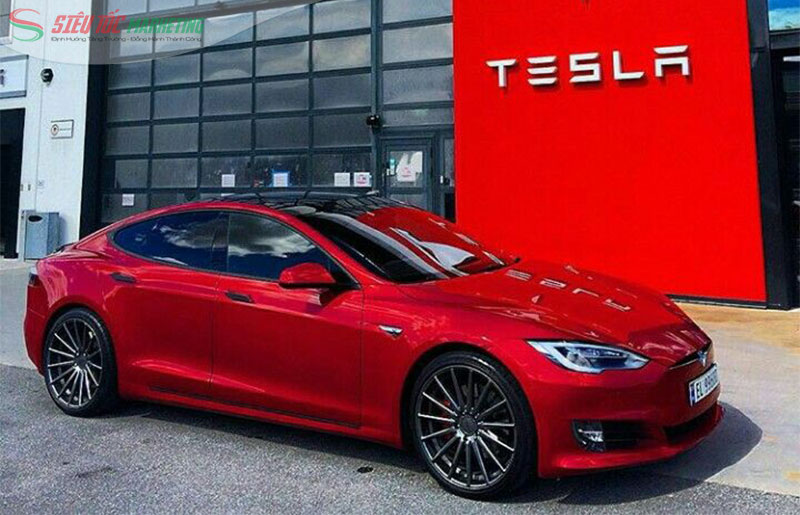 Tesla nhắm đến nhóm khách hàng quan tâm đến công nghệ tiên tiến Tesla nhắm đến nhóm khách hàng quan tâm đến công nghệ tiên tiến
